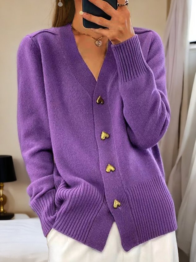 Baukje Strickjacke mit verspielten Herzknöpfen Foto 4