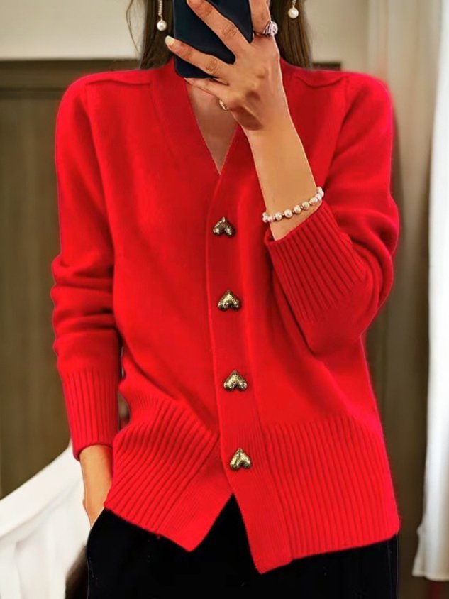 Baukje Strickjacke mit verspielten Herzknöpfen Foto 5