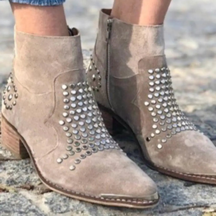 Damen Ankle Boots mit Spitzschuh und Nieten (2)