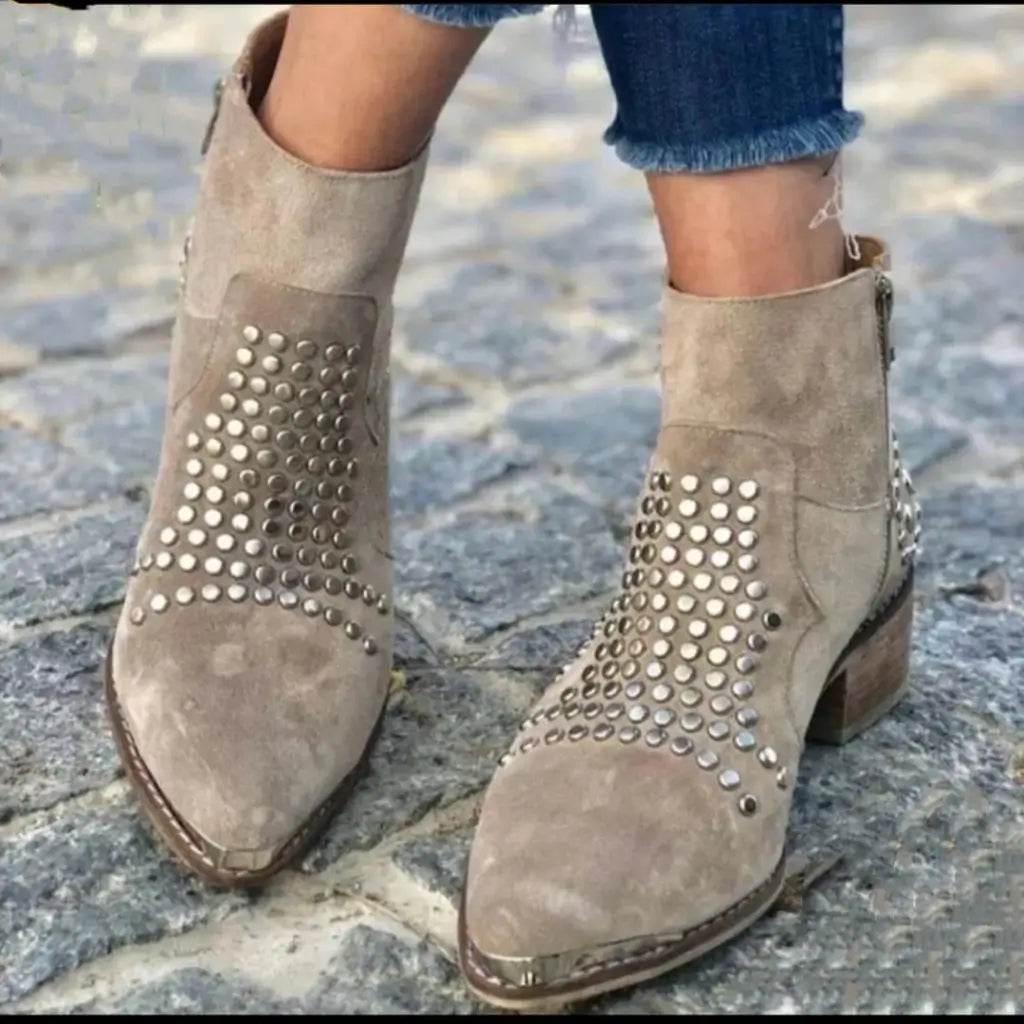 Damen Ankle Boots mit Spitzschuh und Nieten (4)