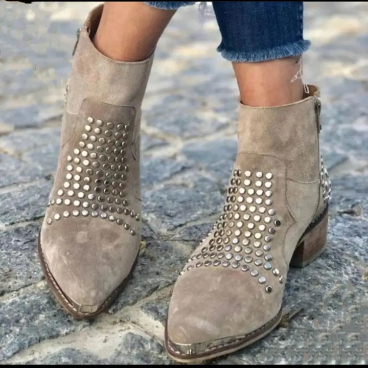 Damen Ankle Boots mit Spitzschuh und Nieten (4)