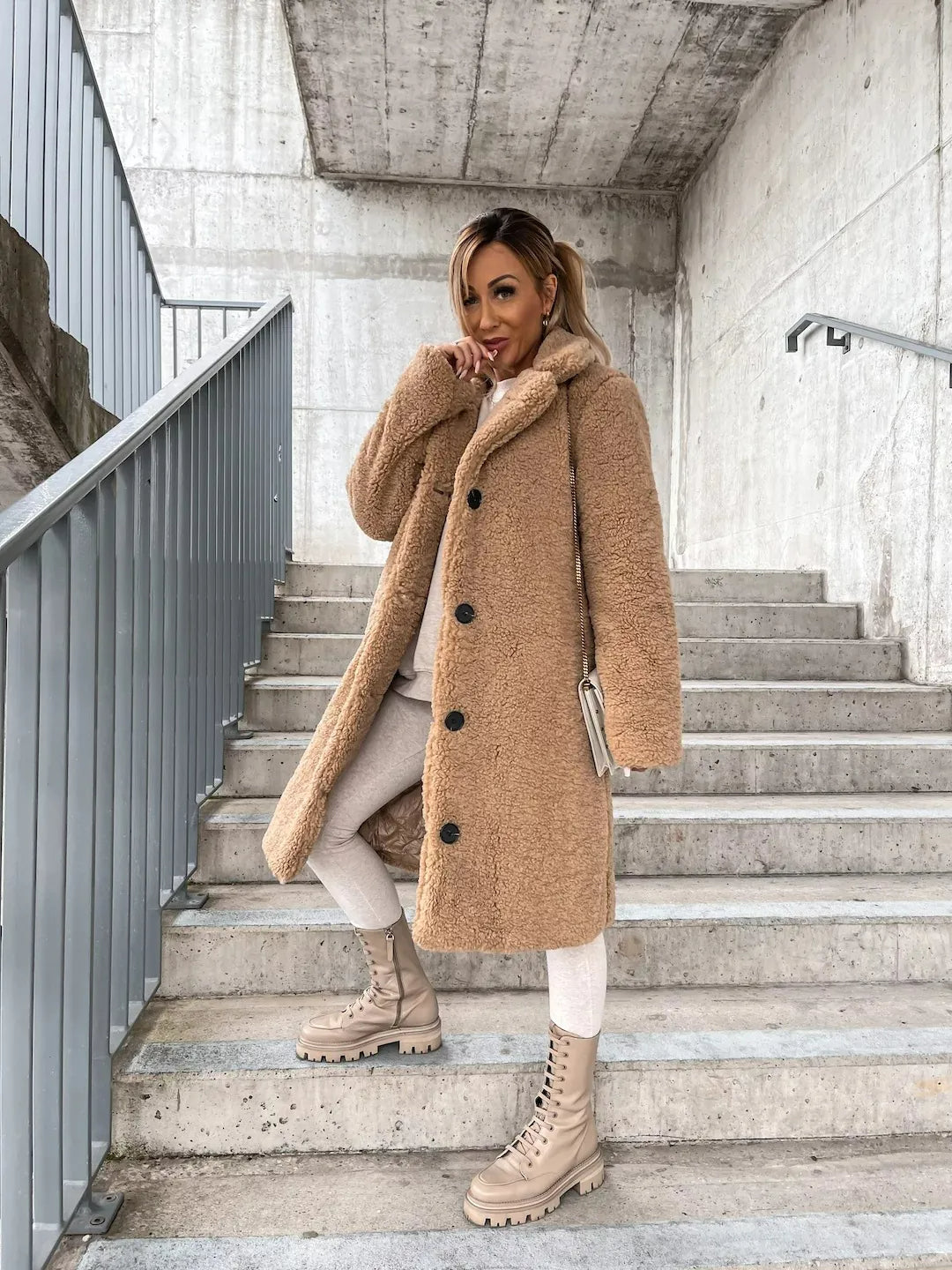 Damen Wintermantel aus Plüsch für Herbst in Beige