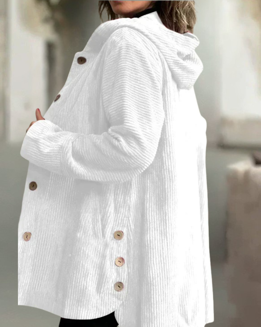Dezente lange Strickjacke für Damen elegant in Weiß