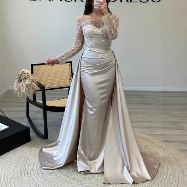 Eldrid Abendkleid mit Perlenoberteil und Satinrock Foto 3