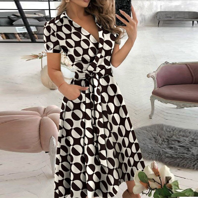 Elegantes Damen Kleid zum Wickeln mit A-Linie in große Punkt