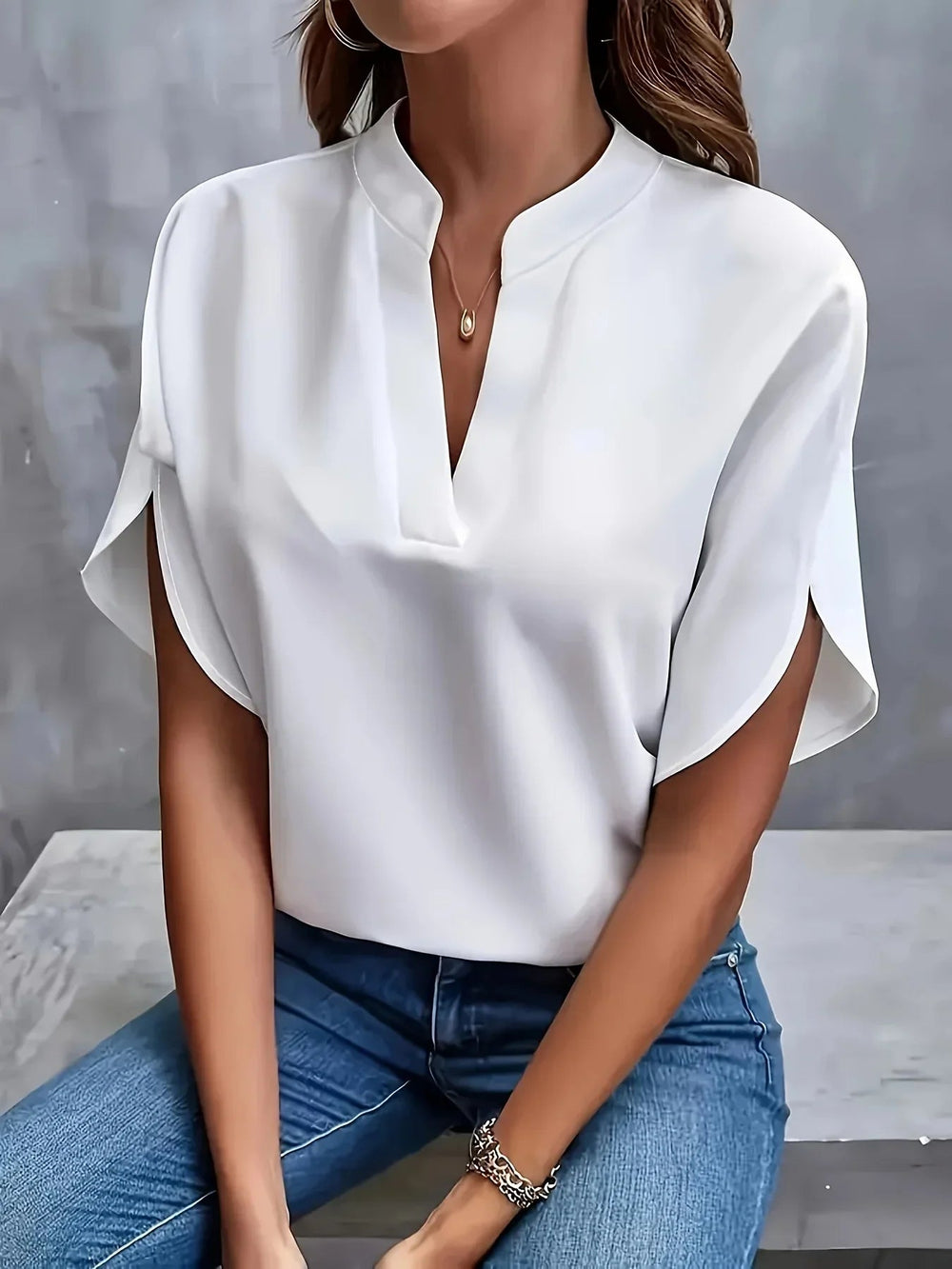 Fenna Elegante Bluse mit V-Ausschnitt und Schlitzärmeln Foto 2
