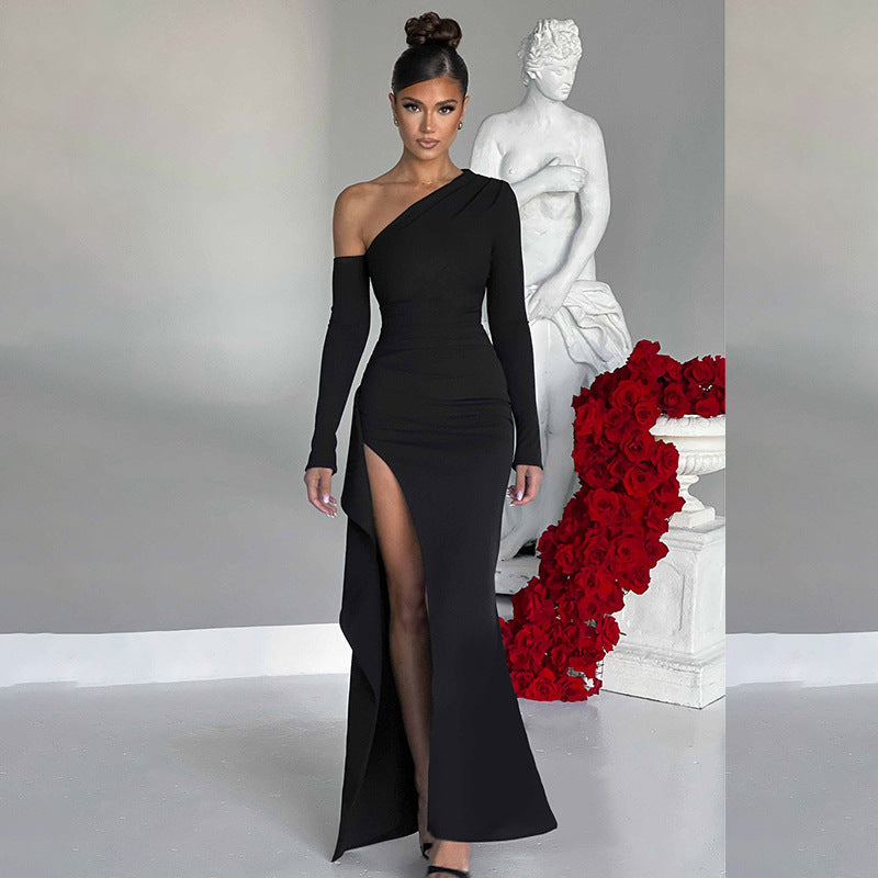 Gunvor Schwarzes One-Shoulder-Abendkleid mit hohem Beinschlitz Foto 3