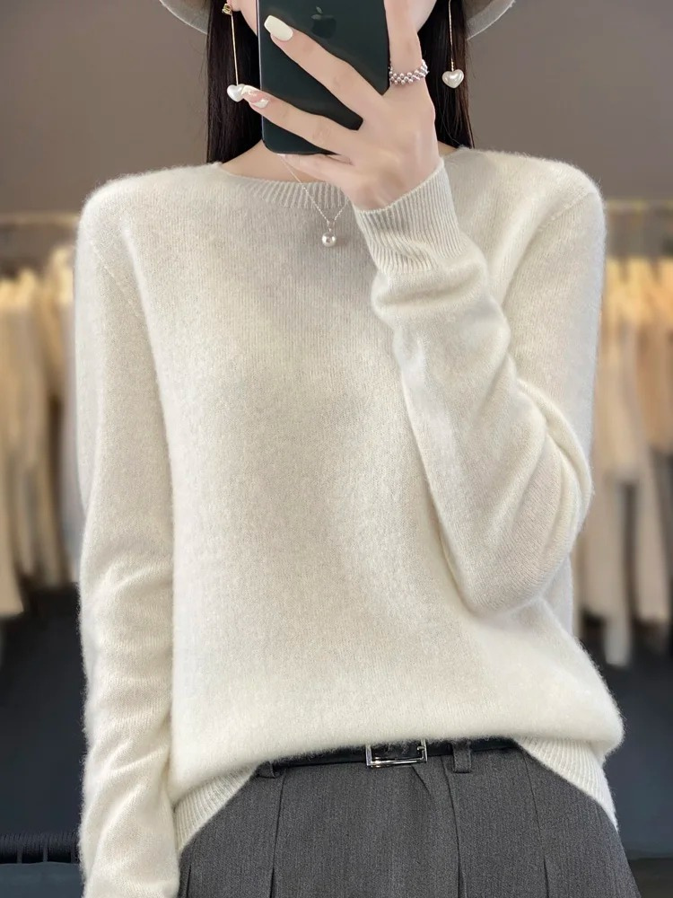 Klassische Damen Strickjacke mit Rundhals in Weiß