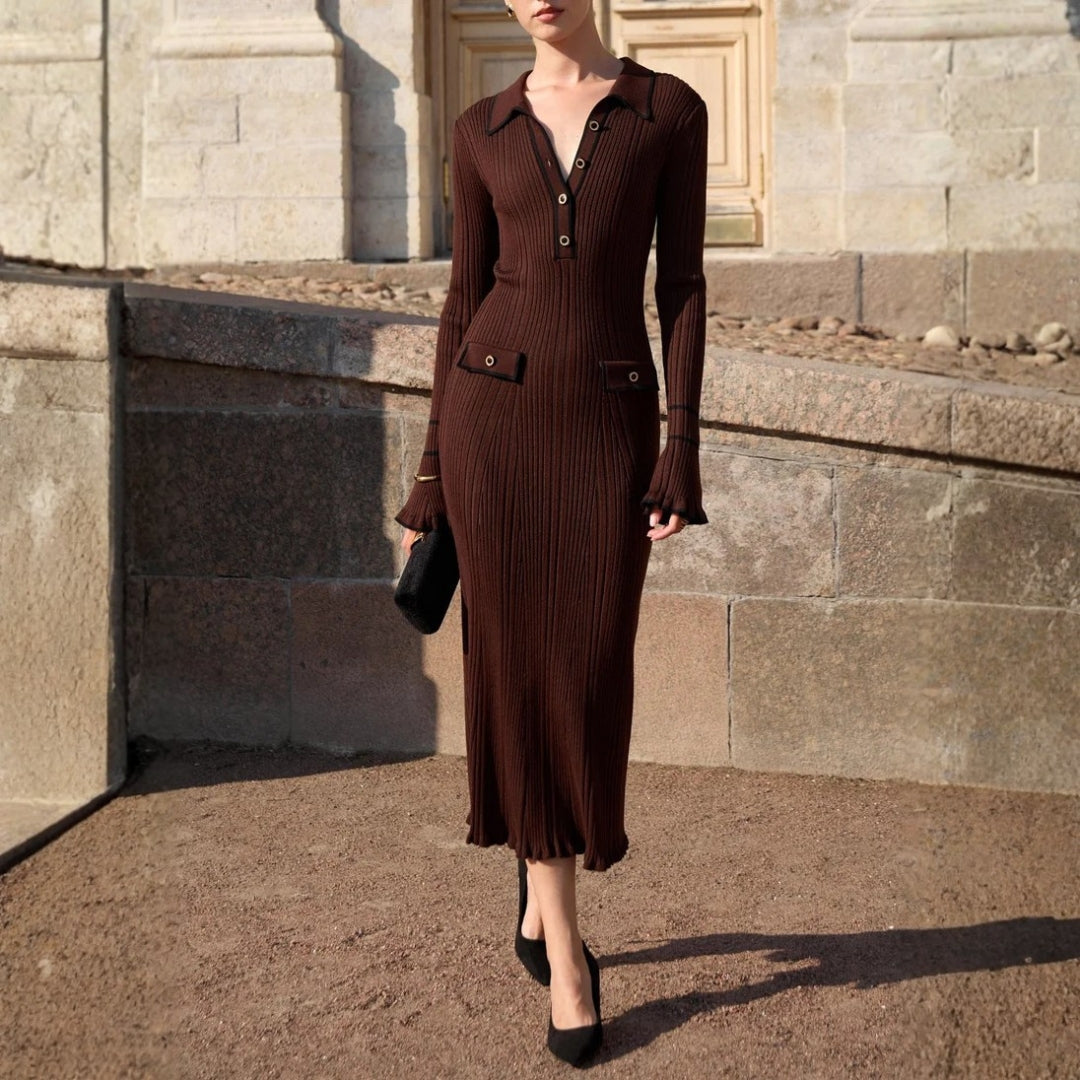 Rikke Rippstrick-Kleid mit Polokragen und Zierknöpfen Foto 4
