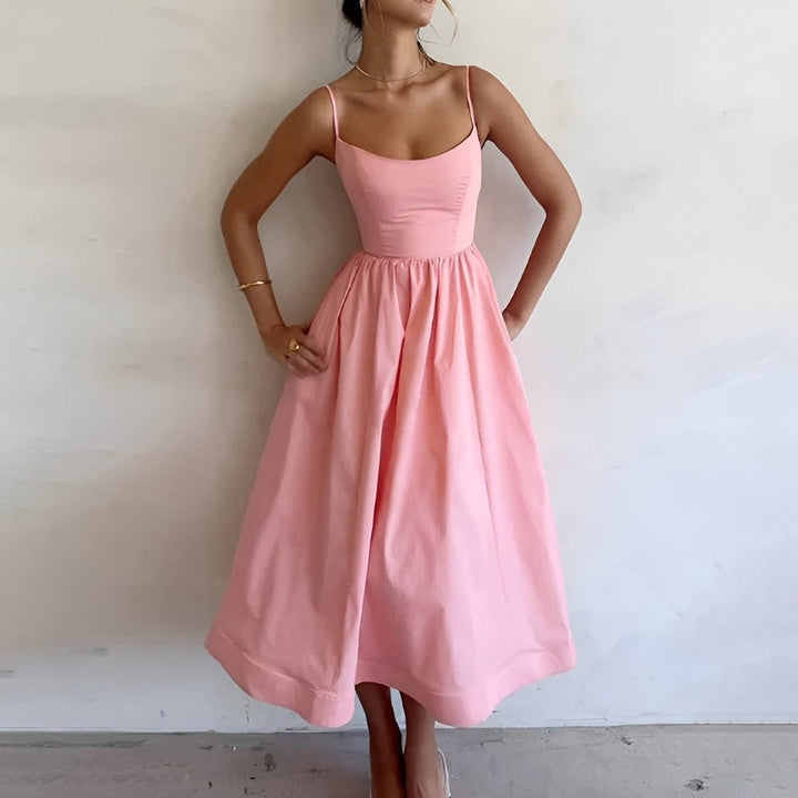 Tuula Weißes Trägerkleid mit ausgestelltem Sommerrock Foto 3
