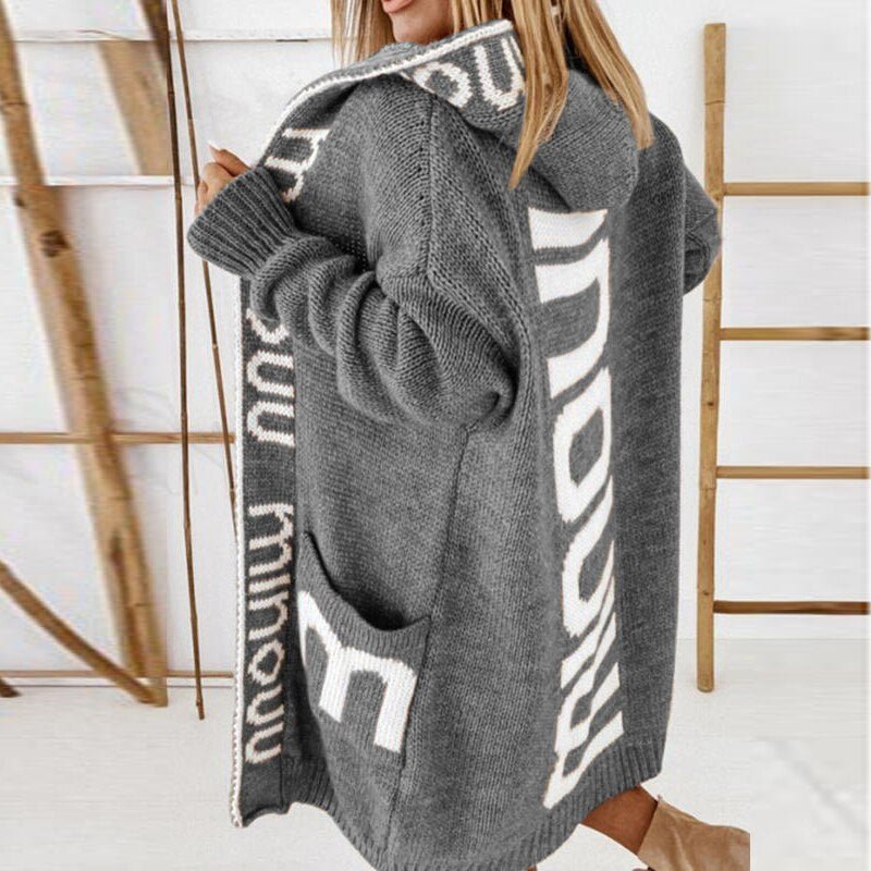 Warme Strickjacke für Damen zum Überziehen in Grau